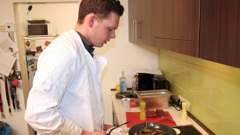 Gastgeber Kalle und das perfekte Kivelingsdinner Gastgeber Kalle und das perfekte Kivelingsdinner