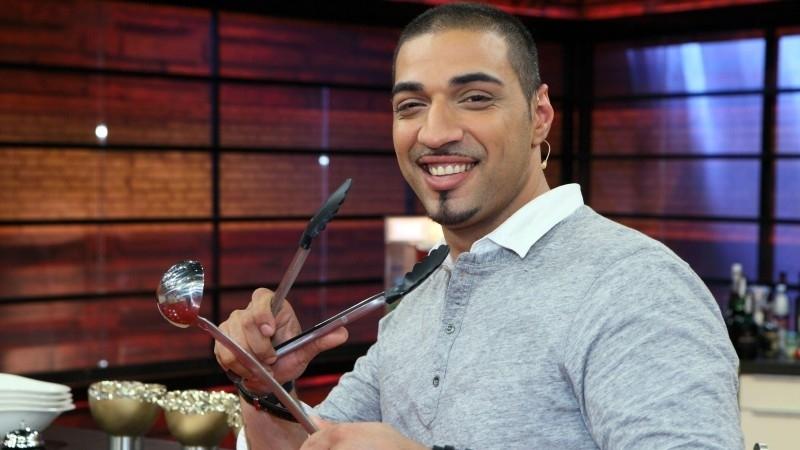 Mehrzad Marashi: Gesangseinlage in der Promi Kocharena Mehrzad Marashi: Gesangseinlage in der Promi Kocharena