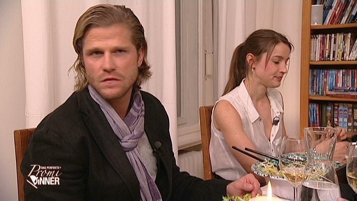 Dem Ex-Bachelor platzt beim Promi Dinner der Kragen Dem Ex-Bachelor platzt beim Promi Dinner der Kragen