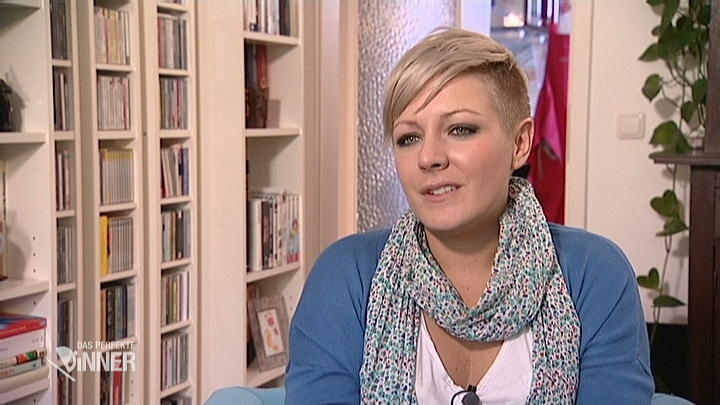 Angie macht sich fürs Dinner-Finale bereit Angie macht sich fürs Dinner-Finale bereit