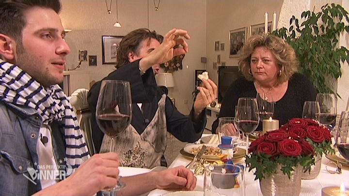 Tim findet ein Haar im Essen Tim findet ein Haar im Essen