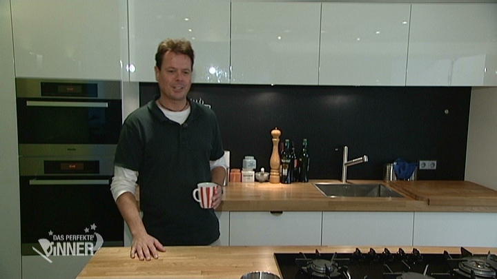 Jens lädt in seine Villa Jens lädt in seine Villa