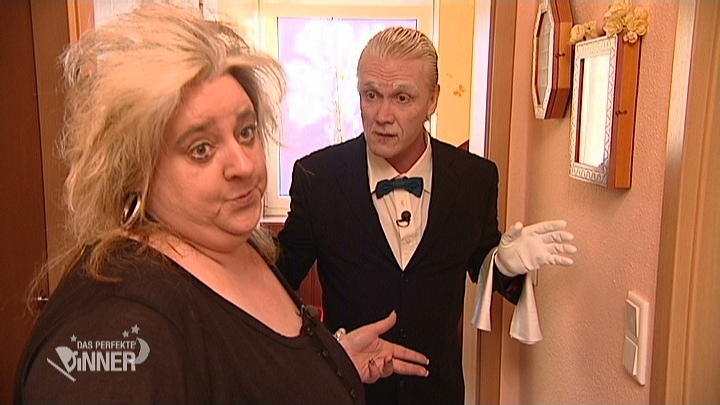 Butler James begrüßt Gabis Gäste Butler James begrüßt Gabis Gäste