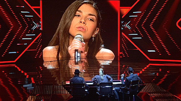 Das Gesangsduell: Monique singt "Hurt" Das Gesangsduell: Monique singt "Hurt"