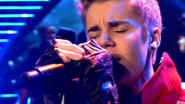 Showact: Justin Bieber singt "Mistletoe" Showact: Justin Bieber singt "Mistletoe"