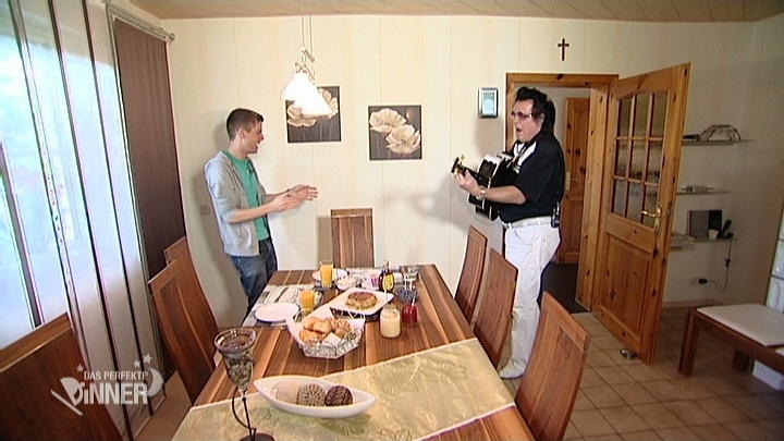 Jonny sorgt für Stimmung beim Frühstück Jonny sorgt für Stimmung beim Frühstück
