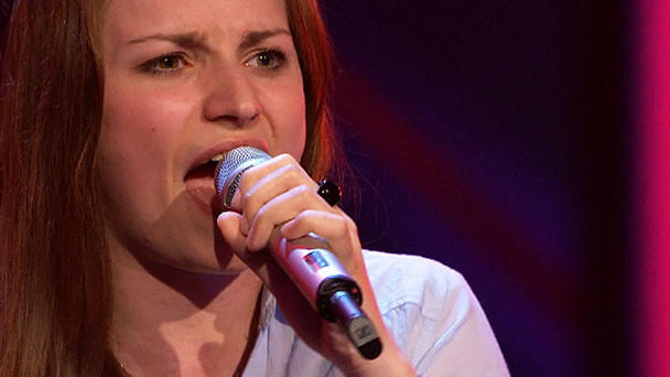 Anna Hodowaniec haut die Jury um Anna Hodowaniec haut die Jury um