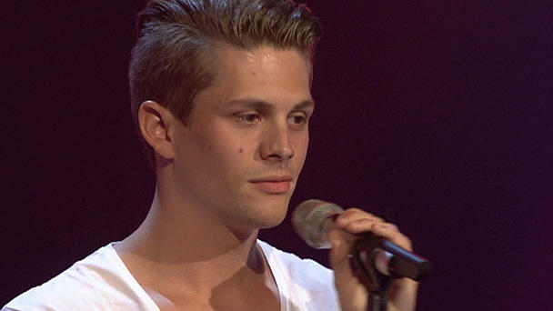 Colin Besserer singt "You're Not Alone" Colin Besserer singt "You're Not Alone"