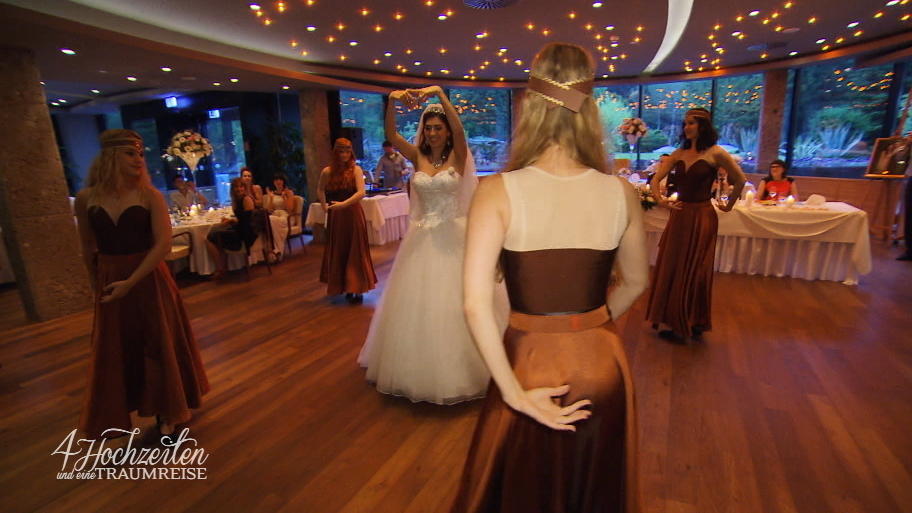 Auf Telmas Hochzeit wurde viel getanzt Auf Telmas Hochzeit wurde viel getanzt