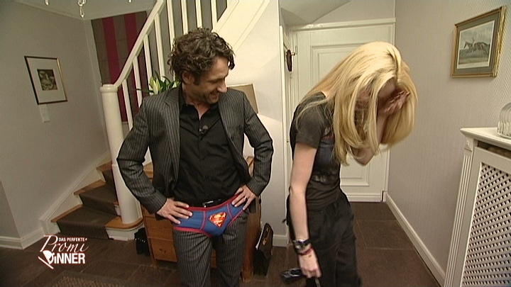 Mit Superman-Slip zum perfekten Promi Dinner! Mit Superman-Slip zum perfekten Promi Dinner!