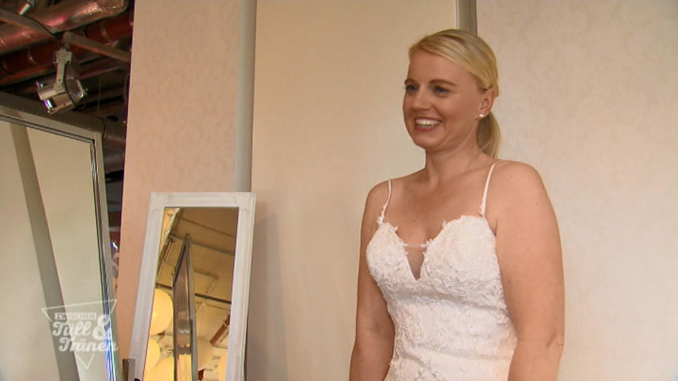 Sylvia ist noch beim ersten Kleid Sylvia ist noch beim ersten Kleid