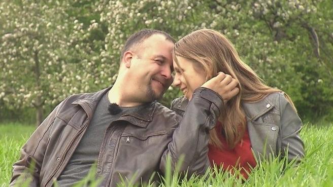 Auch ihrer kleinen Tochter zuliebe wollen sie heiraten Auch ihrer kleinen Tochter zuliebe wollen sie heiraten