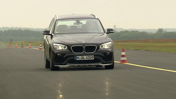Der Mercedes GLA will dem BMW X1 Konkurrenz machen Der Mercedes GLA will dem BMW X1 Konkurrenz machen