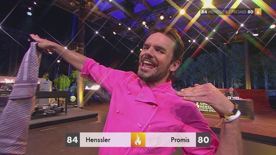 Steffen Henssler sichert sich den Sieg gegen die Promis Steffen Henssler sichert sich den Sieg gegen die Promis