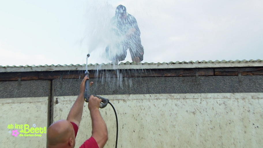 Eine kalte Dusche mit dem Hochdruckreiniger Eine kalte Dusche mit dem Hochdruckreiniger