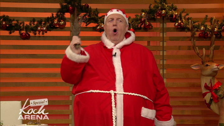 Reiner Calmund als Nikolaus in der Promi Kocharena Reiner Calmund als Nikolaus in der Promi Kocharena