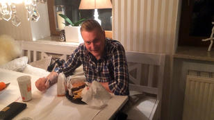 Der letzte Burger für lange Zeit für Dennis Der letzte Burger für lange Zeit für Dennis