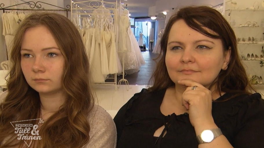 Claudia sucht ein Kleid für die Kirche Claudia sucht ein Kleid für die Kirche