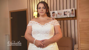 Svenjas Brautkleid hat "nicht geflasht" Svenjas Brautkleid hat "nicht geflasht"