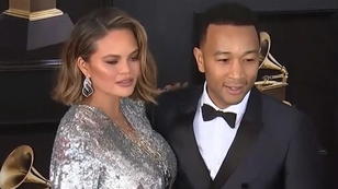 Chrissy Teigen erlebt Erdbeben auf Bali - und twittert live Chrissy Teigen erlebt Erdbeben auf Bali - und twittert live