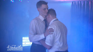 Fabian und Christian geben beim Hochzeitstanz alles Fabian und Christian geben beim Hochzeitstanz alles