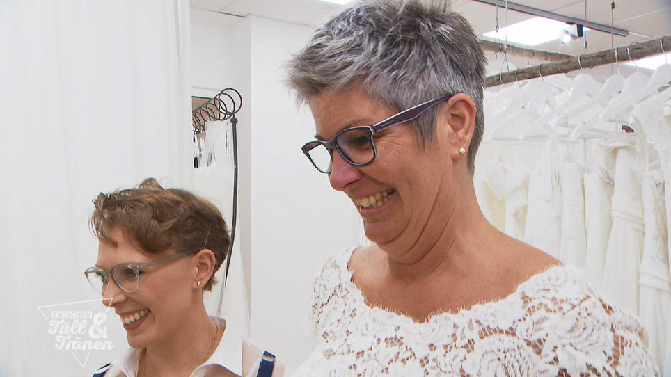 Die Haarfarbe passt: Anja ist happy Die Haarfarbe passt: Anja ist happy