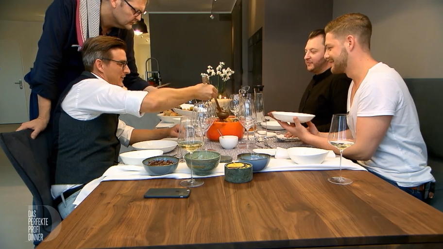 Unsere Profi-Köche freuen sich auf ihre Dinnerrunde Unsere Profi-Köche freuen sich auf ihre Dinnerrunde