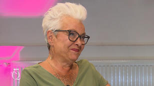 Doch Petras Accessoires sind nicht nach Reginas Geschmack Doch Petras Accessoires sind nicht nach Reginas Geschmack