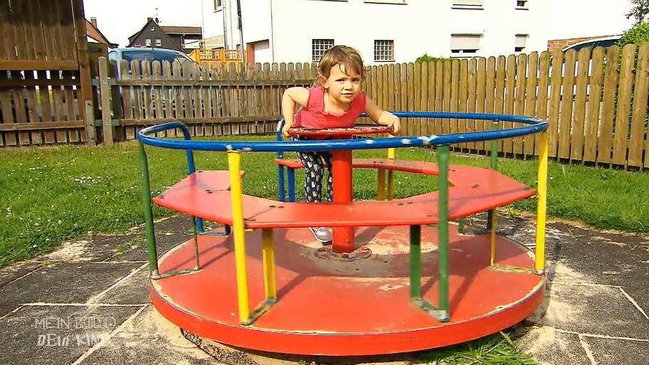 Anna-Lena vertraut keinem Fremden Anna-Lena vertraut keinem Fremden
