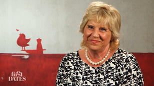 Jürgen ist sofort Feuer und Flamme für Heidi Jürgen ist sofort Feuer und Flamme für Heidi