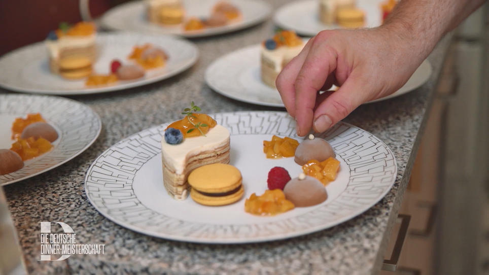 Bernds Dessert bringt die Gäste zum Lachen Bernds Dessert bringt die Gäste zum Lachen