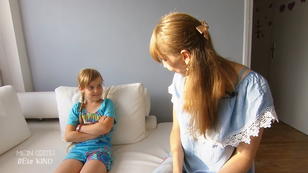 Victoria erzieht Tochter Jana auf Augenhöhe Victoria erzieht Tochter Jana auf Augenhöhe