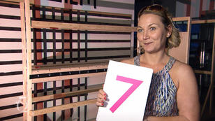 Karlas Kleid erinnert Annette an einen "Morgenkittel" Karlas Kleid erinnert Annette an einen "Morgenkittel"
