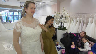 Andreas Kleid wird auch nach dem Baby passen Andreas Kleid wird auch nach dem Baby passen
