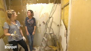 Claudia und Celine stehen unter Strom Claudia und Celine stehen unter Strom