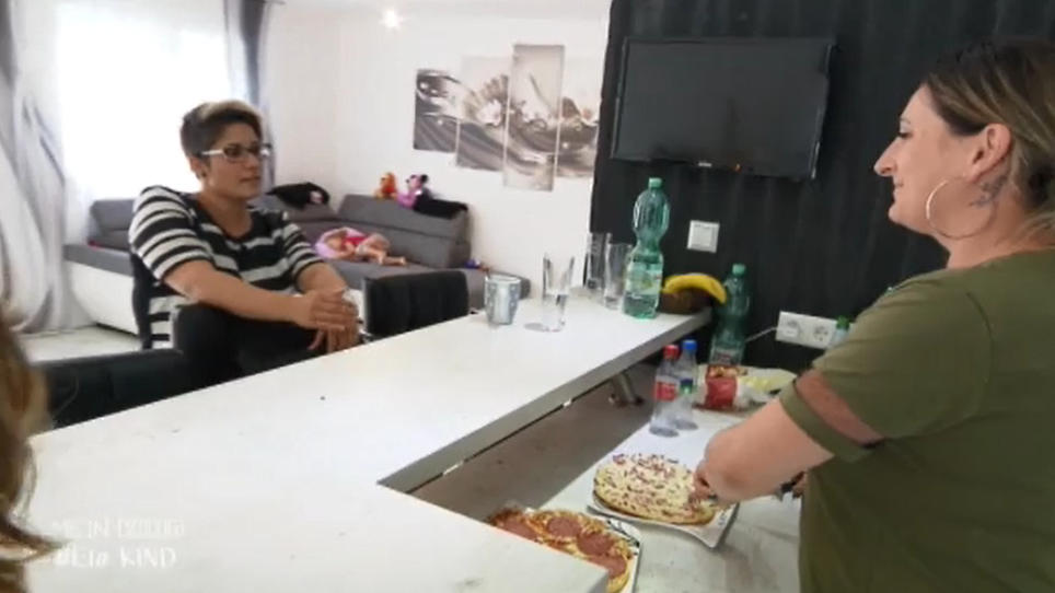 "Montags Hot Dogs, dienstags Pizza, mittwochs Spaghetti" "Montags Hot Dogs, dienstags Pizza, mittwochs Spaghetti"