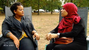 Naima und Kimberly sprechen über ihre eigene Kindheit Naima und Kimberly sprechen über ihre eigene Kindheit