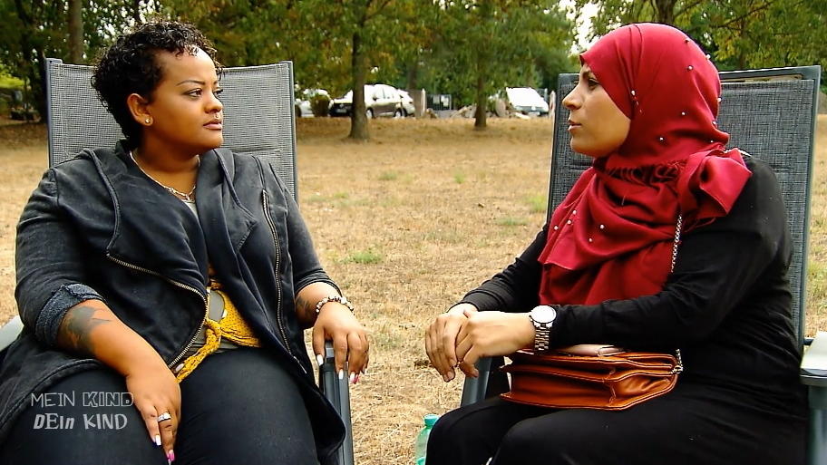 Naima und Kimberly sprechen über ihre eigene Kindheit Naima und Kimberly sprechen über ihre eigene Kindheit