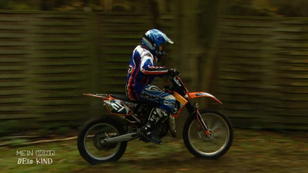 Der 11-jährige Santino hat seine eigene Motocross Der 11-jährige Santino hat seine eigene Motocross