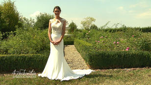 Eine Braut - elegant wie ihre Hochzeit Eine Braut - elegant wie ihre Hochzeit