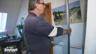 Michaels Samtpfoten hantieren mit einer Duschwand Michaels Samtpfoten hantieren mit einer Duschwand