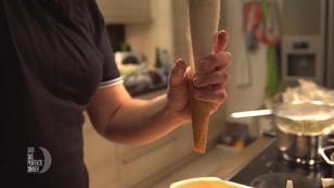 Jörg kämpft mit der Sahnecreme Jörg kämpft mit der Sahnecreme