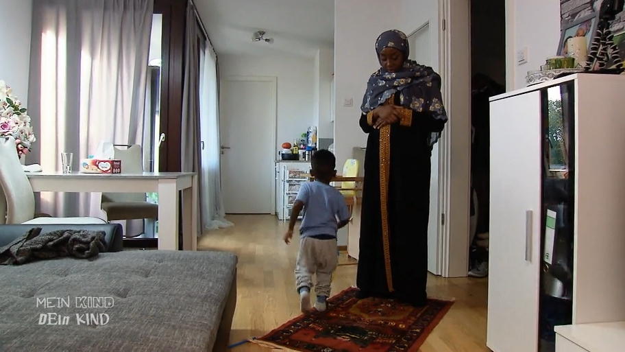 Wie setzt Samira die religiöse Erziehung um? Wie setzt Samira die religiöse Erziehung um?