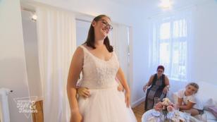 Lisa stellt sich ihr Traumkleid selbst zusammen Lisa stellt sich ihr Traumkleid selbst zusammen