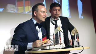Tim Raue und Tim Mälzer verteilen ihre Aufgaben Tim Raue und Tim Mälzer verteilen ihre Aufgaben