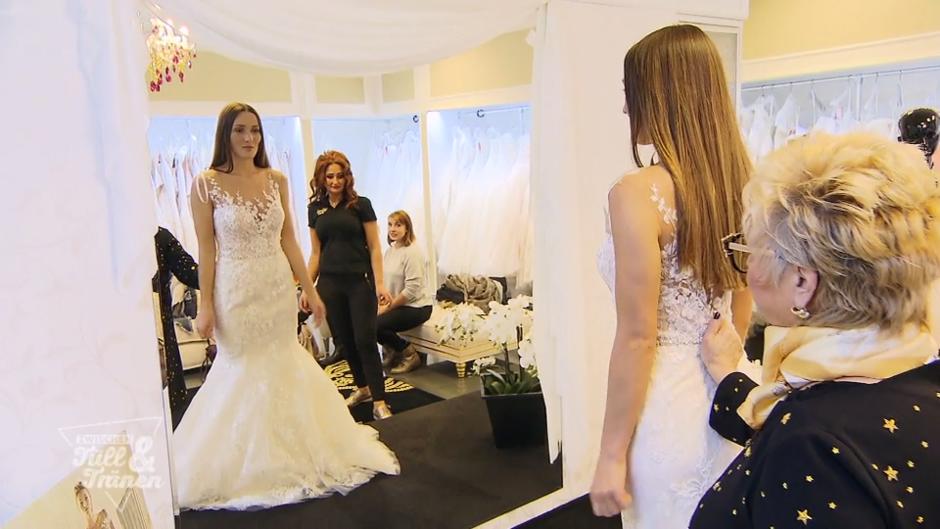 Tränen schon beim ersten Kleid Tränen schon beim ersten Kleid