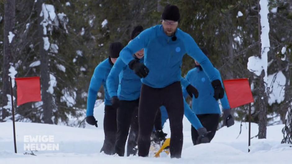 Die "Ewigen Helden" stapfen durch den Schnee Die "Ewigen Helden" stapfen durch den Schnee
