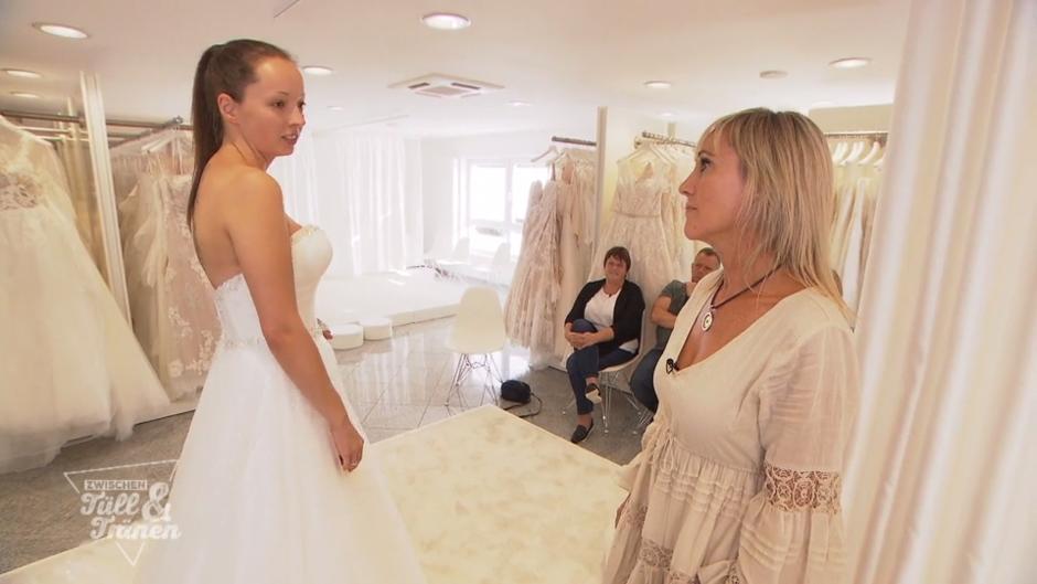 Susann fiebert dem letzten Kleid entgegen Susann fiebert dem letzten Kleid entgegen