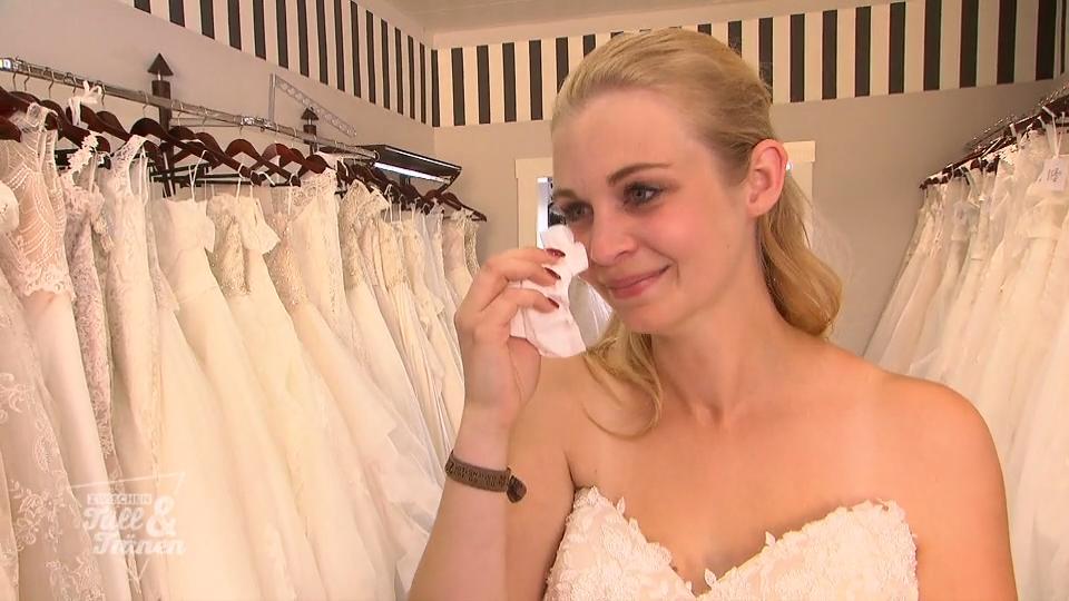Das Traumkleid sprengt Denises Budget Das Traumkleid sprengt Denises Budget