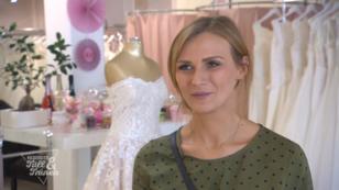 Christina steht zwischen den Stühlen Christina steht zwischen den Stühlen